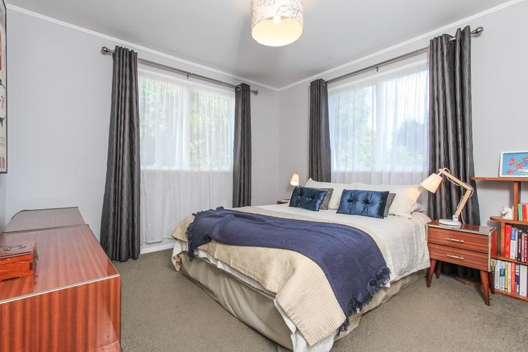 Photo of property in 20 Miltonia Avenue, Te Atatu South, Auckland, 0610