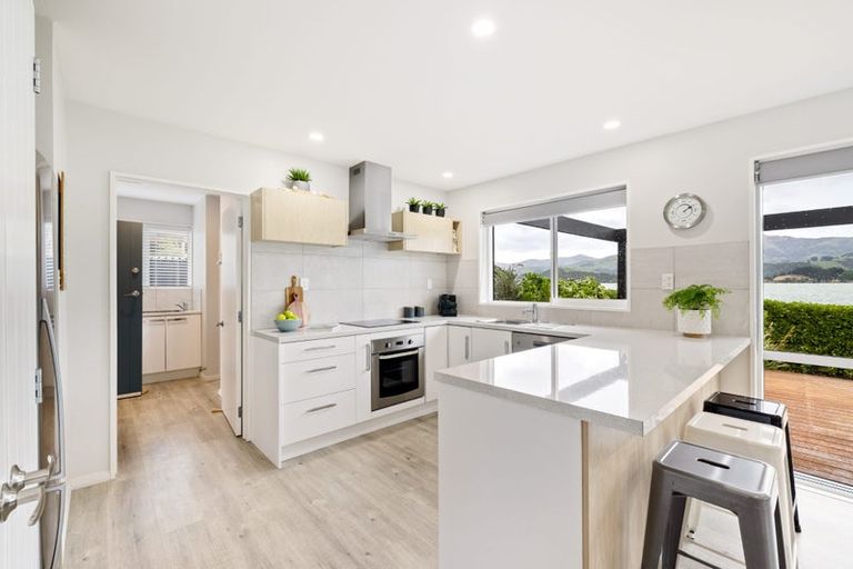 Photo of property in 2 Haywards Lane, Duvauchelle, 7581