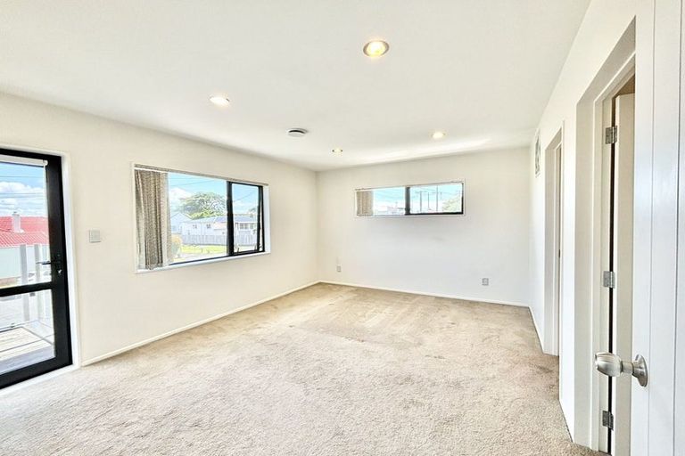 Photo of property in 51 James Laurie Street, Henderson, Auckland, 0612