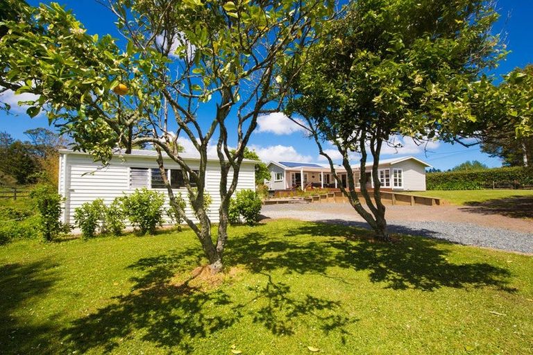 Photo of property in 169 Awa Road, Kumeu, 0891