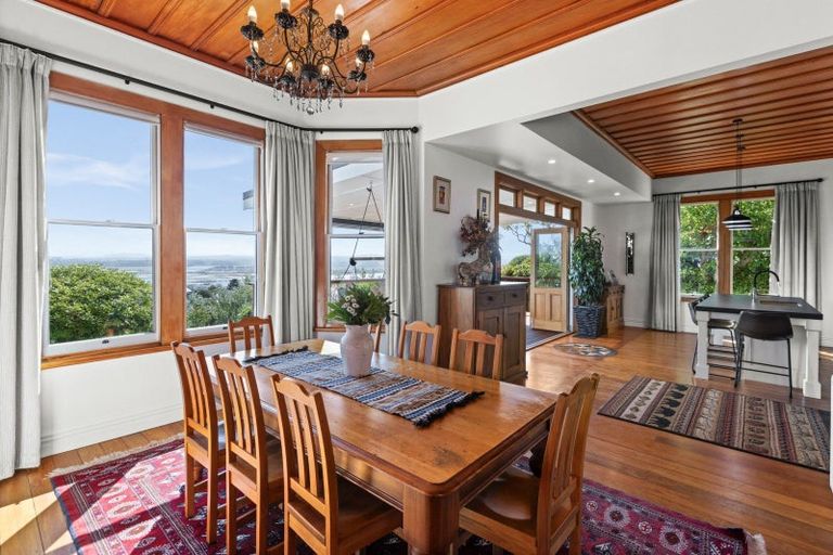 Photo of property in 1 Roslyn Road, Bluff Hill, Napier, 4110