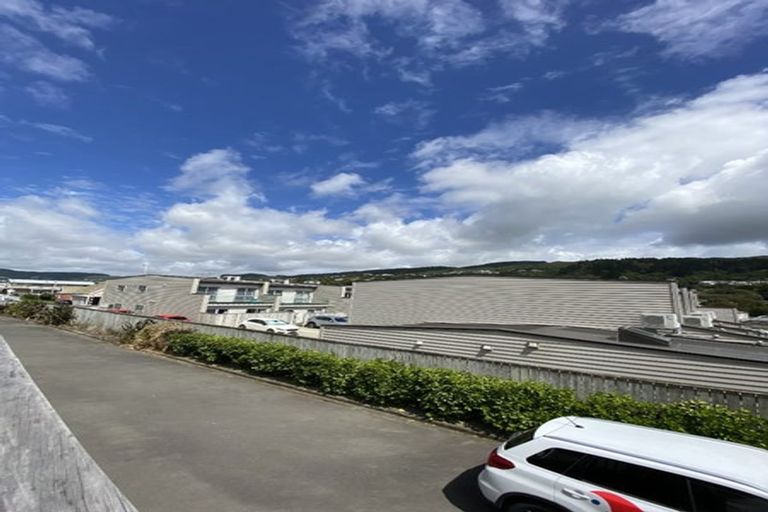 Photo of property in 21f9 Collins Avenue, Tawa, Wellington, 5028