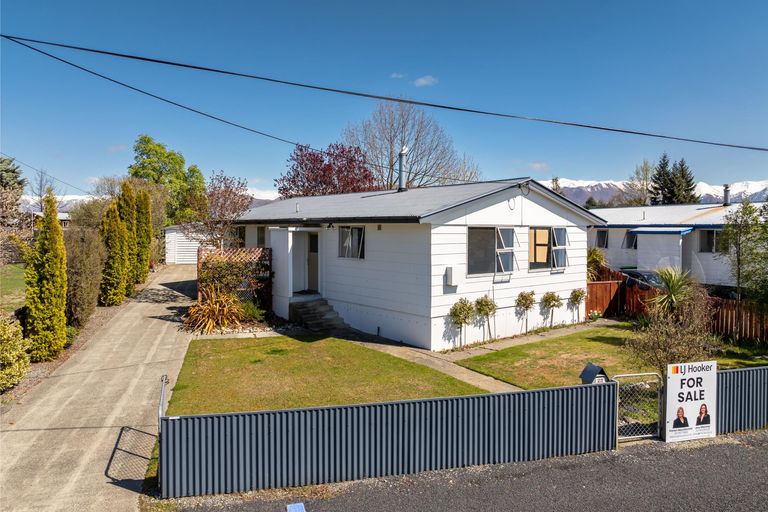 Photo of property in 28 Omahau Crescent, Twizel, 7901