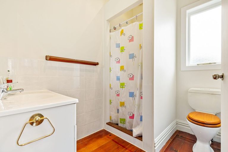 Photo of property in 21 Farquhar Road, Glendene, Auckland, 0602