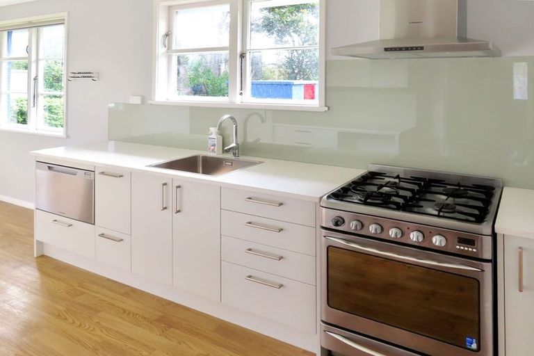 Photo of property in 122 Hewer Crescent, Naenae, Lower Hutt, 5011