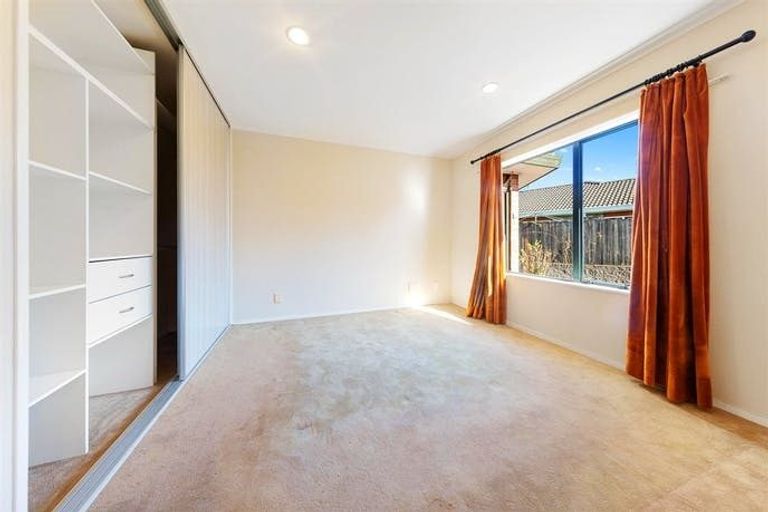 Photo of property in 1 Waylen Place, Burswood, Auckland, 2013