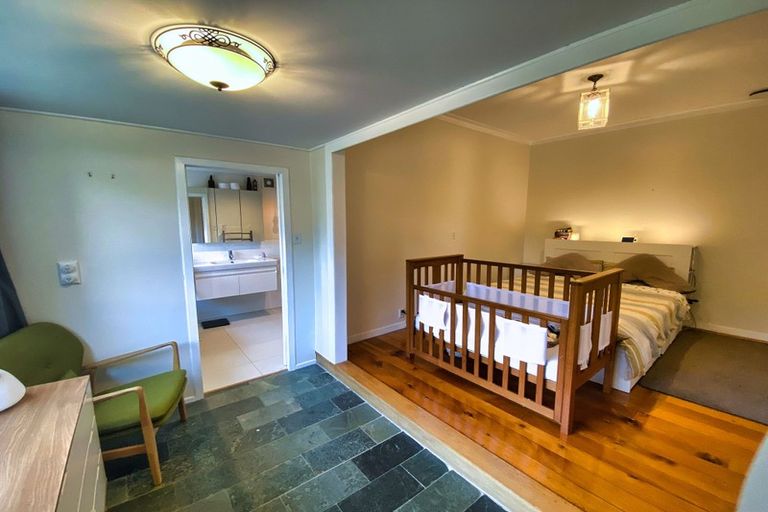 Photo of property in 114 Scenic Drive, Titirangi, Auckland, 0604