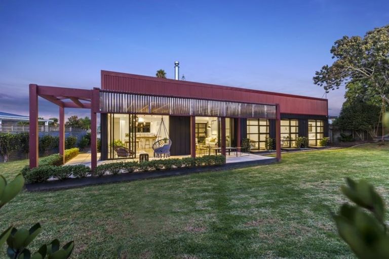 Photo of property in 44 Taikata Road, Te Atatu Peninsula, Auckland, 0610