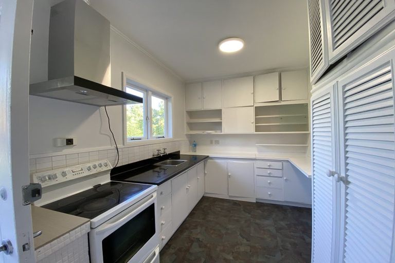 Photo of property in 27 Edmonton Road, Henderson, Auckland, 0612