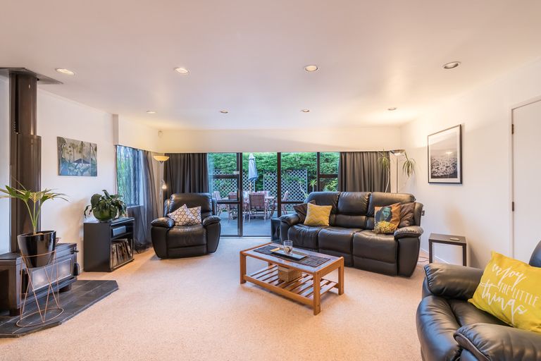 Photo of property in 2 Daffodil Street, Titirangi, Auckland, 0604