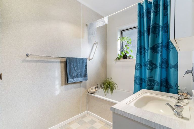 Photo of property in 2/729 Te Atatu Road, Te Atatu Peninsula, Auckland, 0610