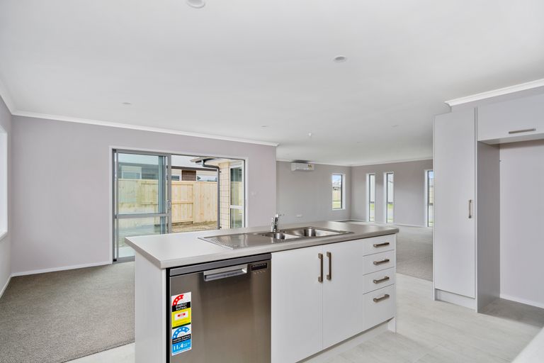 Photo of property in 26 Kahuparere Crescent, Pyes Pa, Tauranga, 3112