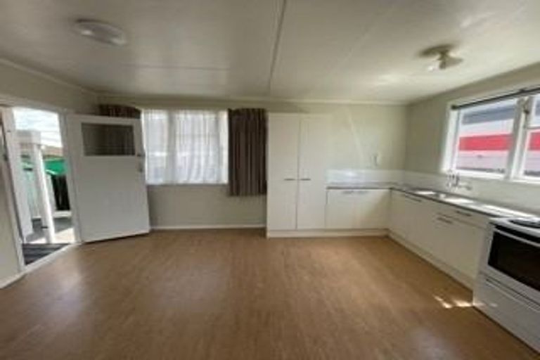 Photo of property in 47 Luckens Road, West Harbour, Auckland, 0618