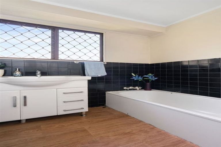 Photo of property in 4/48 Taitimu Drive, Weymouth, Auckland, 2103