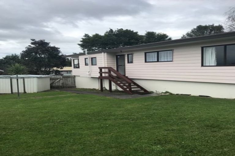 Photo of property in 1 Lowell Place, Massey, Auckland, 0614