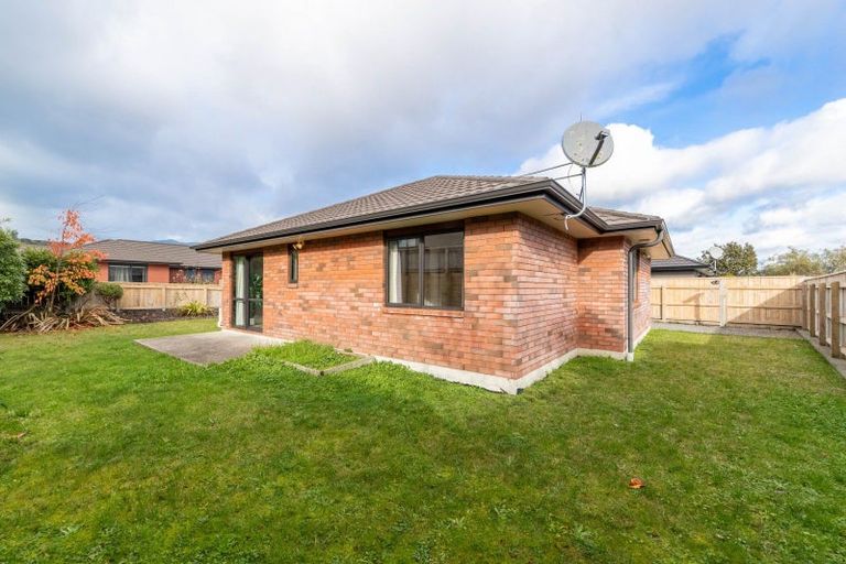 Photo of property in 52 Sunstone Crescent, Brown Owl, Upper Hutt, 5018