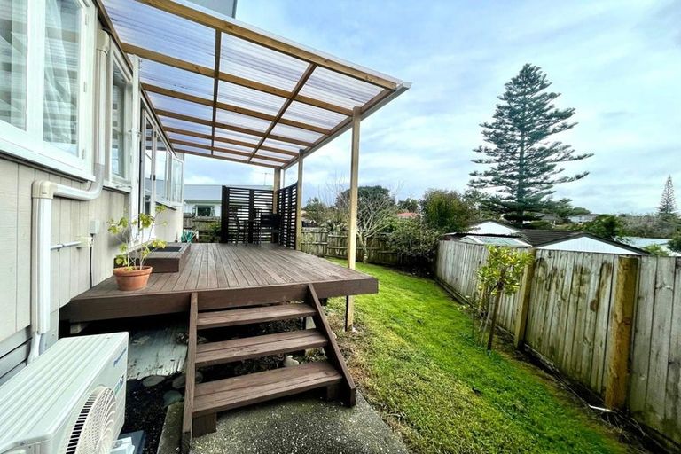 Photo of property in 77 Woodglen Road, Glen Eden, Auckland, 0602
