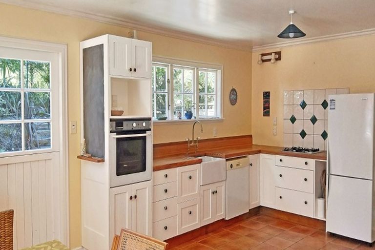 Photo of property in 92 Frost Road, Leigh, Warkworth, 0985