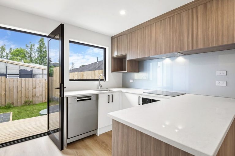 Photo of property in 94 Godley Road, Green Bay, Auckland, 0604