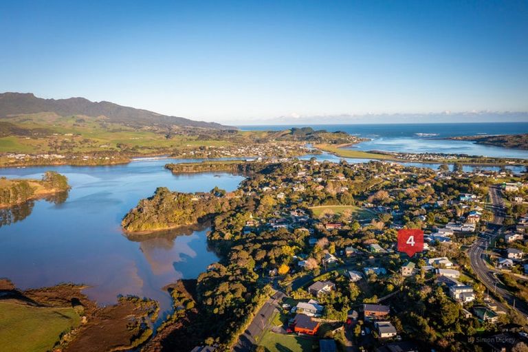 Photo of property in 4 Robertson Street, Raglan, 3225