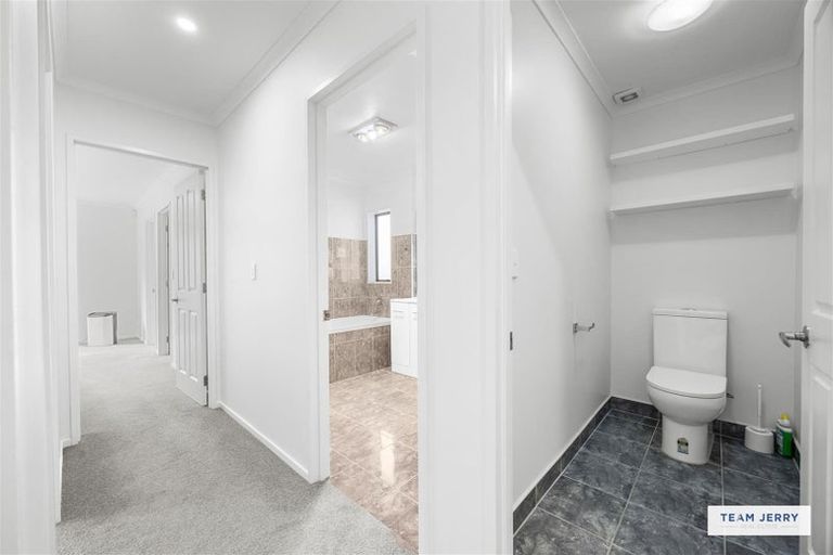 Photo of property in 28 Fairchild Avenue, Goodwood Heights, Auckland, 2105