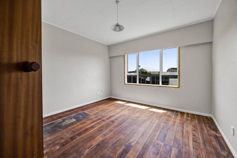 Photo of property in 45 Mcalpine Road, Hawera, 4672