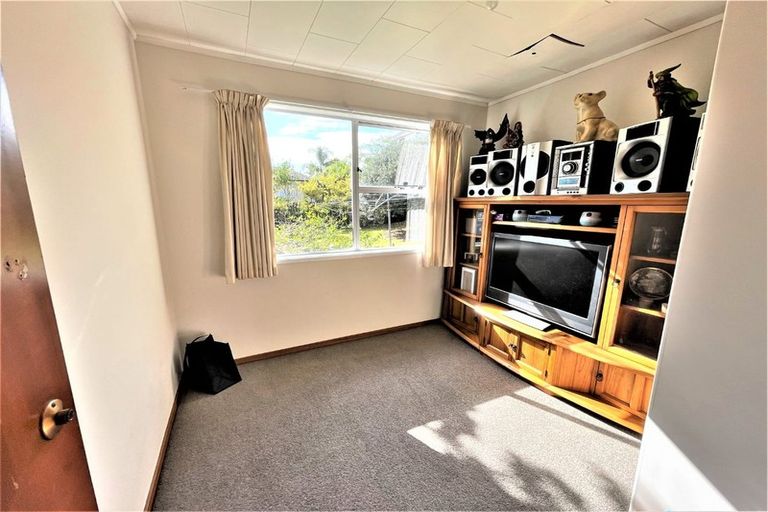 Photo of property in 10 Hewlett Road, Massey, Auckland, 0614
