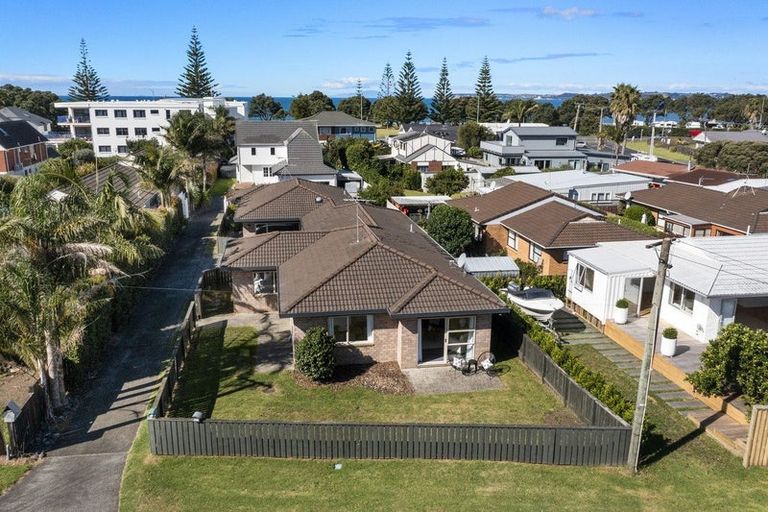 Photo of property in 1/11 Milton Road, Orewa, 0931