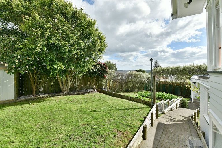 Photo of property in 7 Karaka Street, Helensville, 0800