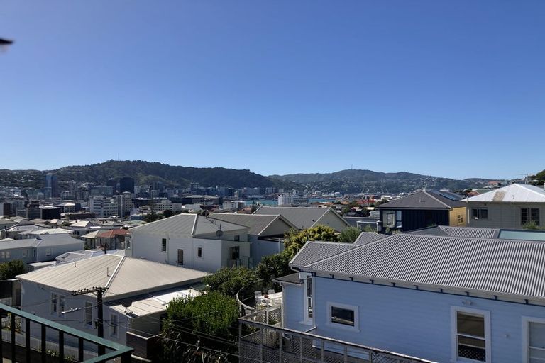 Photo of property in 2u8 Scarborough Terrace, Mount Victoria, Wellington, 6011