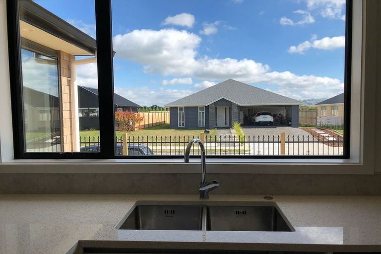 Photo of property in 12 Kaaka Street, Cambridge, 3434