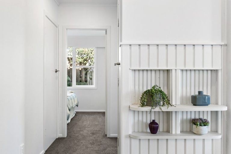 Photo of property in 11 Lomond Street, Newlands, Wellington, 6037