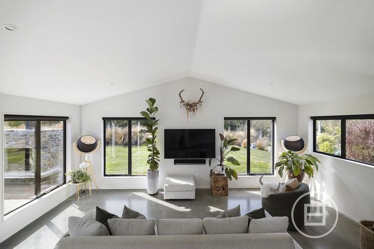 Photo of property in 45 Peregrine Falcon Road, Mount Creighton, Queenstown, 9371