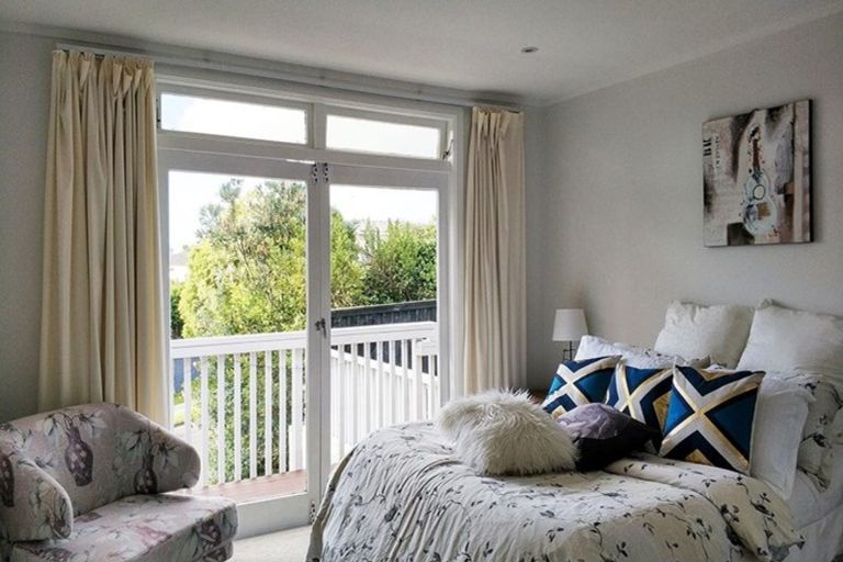 Photo of property in 4 Hollyhock Place, Browns Bay, Auckland, 0630