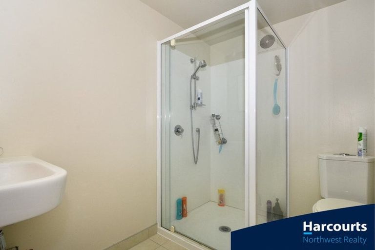 Photo of property in 148 Luckens Road, West Harbour, Auckland, 0618