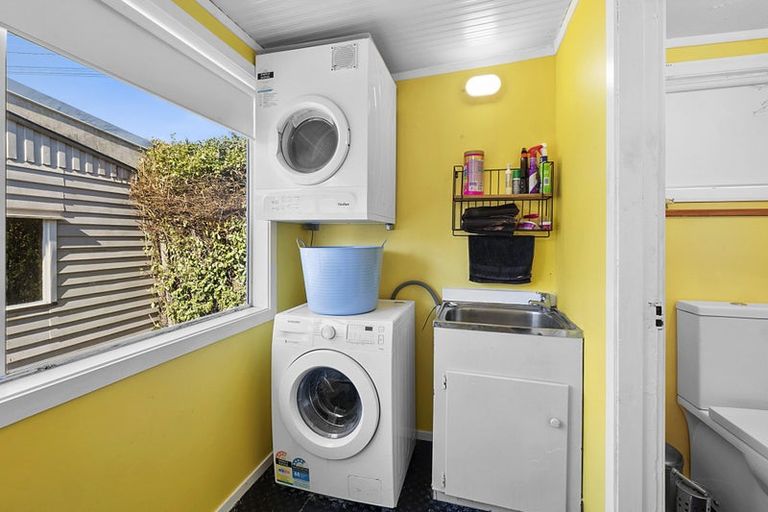 Photo of property in 95 Pioneer Road, Moturoa, New Plymouth, 4310