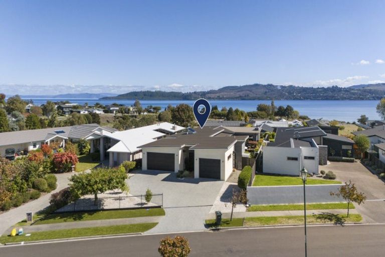 Photo of property in 9 Pukenamu Road, Rainbow Point, Taupo, 3330