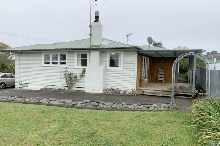 Photo of property in 1 Mcgreevy Street, Waipawa, 4210