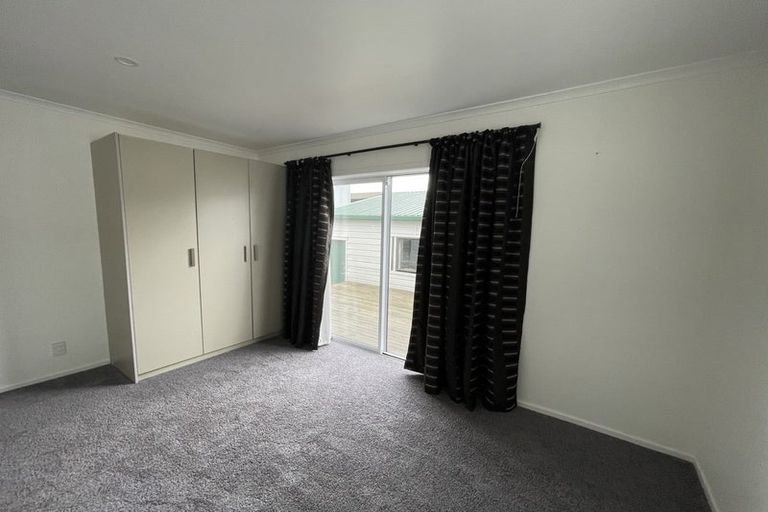 Photo of property in 16 River Road, Te Atatu Peninsula, Auckland, 0610