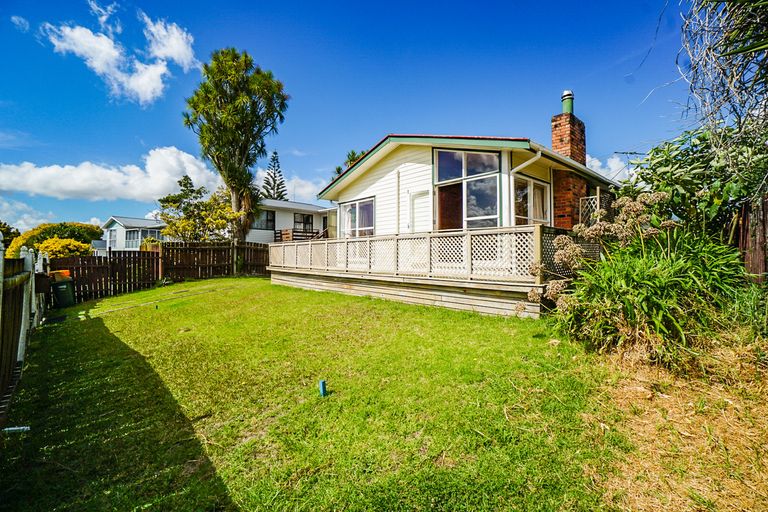 Photo of property in 17 Glen Norman Avenue, Henderson, Auckland, 0610