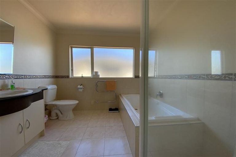 Photo of property in 2 Duntrune Road, Flat Bush, Auckland, 2016
