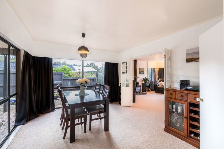 Photo of property in 2 Daffodil Street, Titirangi, Auckland, 0604