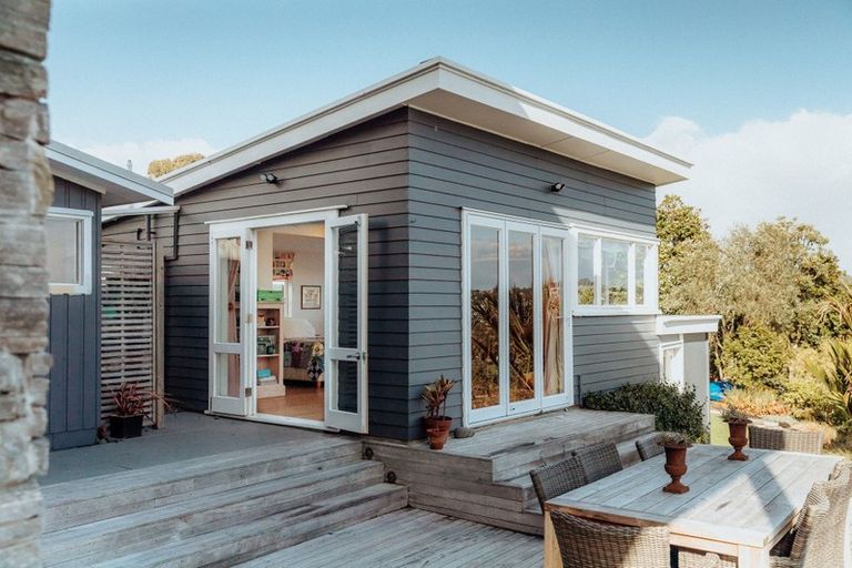 Photo of property in 22 Melandra Road, Stanmore Bay, Whangaparaoa, 0932