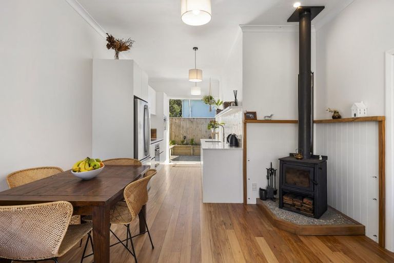 Photo of property in 16 Rua Street, Lyall Bay, Wellington, 6022