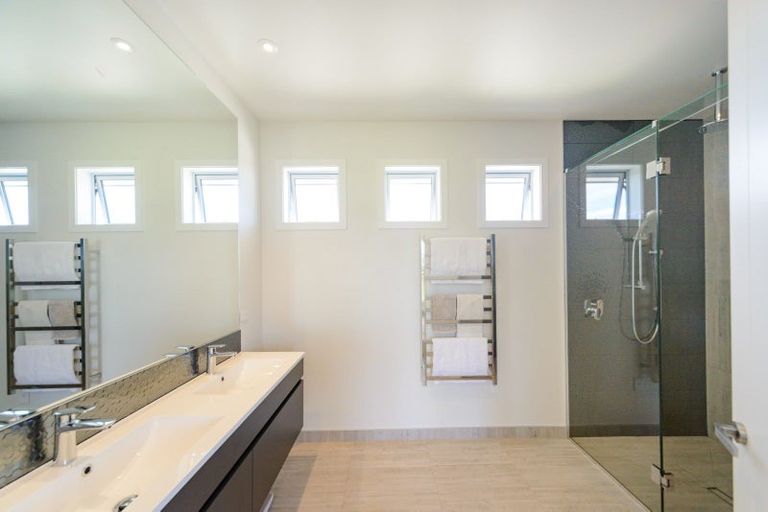 Photo of property in 33 Hartwell Drive, Kelvin Grove, Palmerston North, 4470