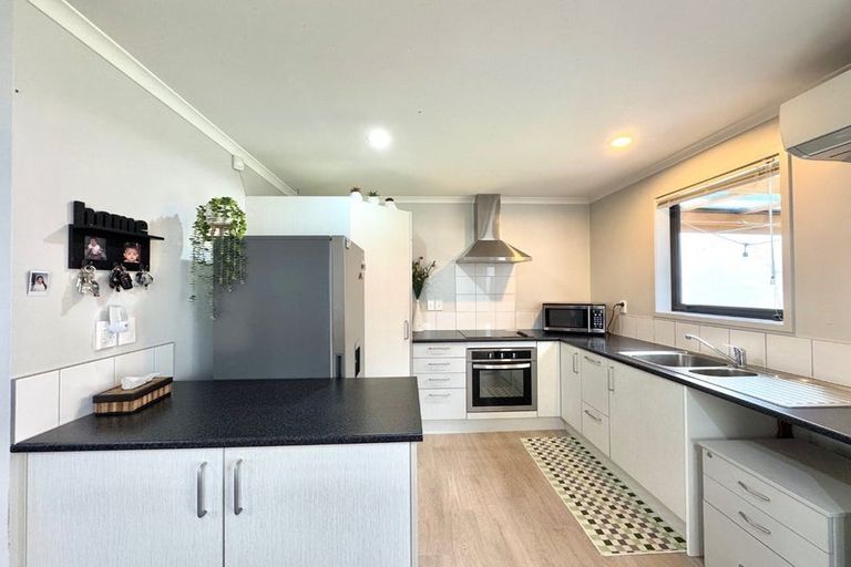 Photo of property in 64 Kaimoana Street, Weymouth, Auckland, 2103