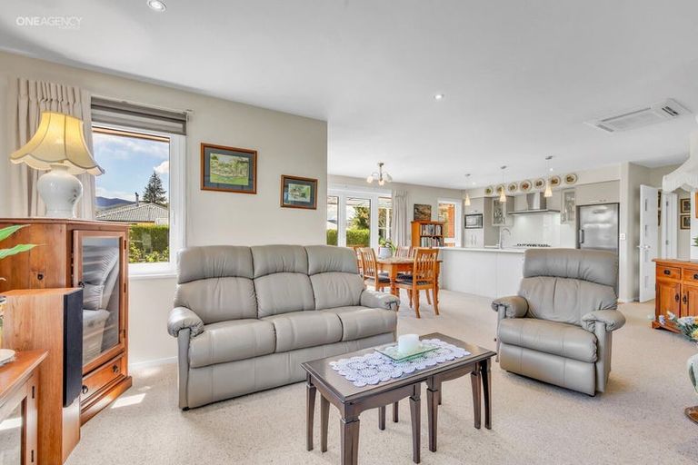 Photo of property in 4 Stonebridge Lane, Oxford, 7430