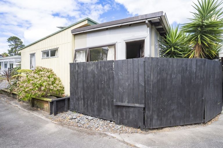 Photo of property in 176 Henderson Valley Road, Henderson, Auckland, 0612