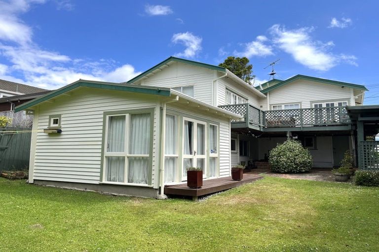 Photo of property in 37 Beauchamp Street, Karori, Wellington, 6012