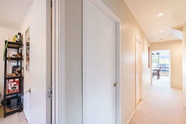 Photo of property in 2 Daffodil Street, Titirangi, Auckland, 0604